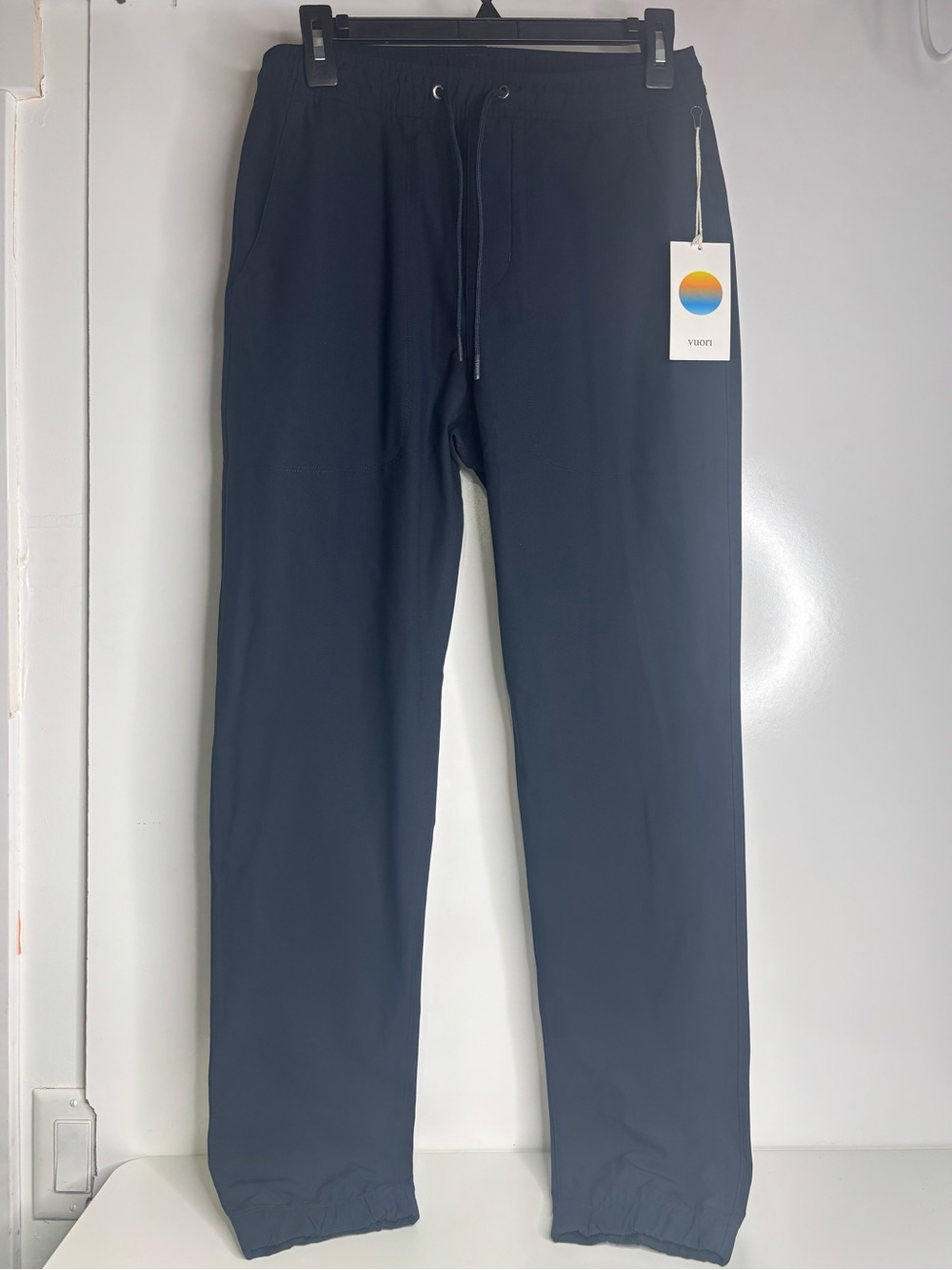 Vuori Mens Ink Meta Jogger Pants 30" Size S Polyester Casual Athleisure NWT.